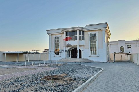 Al Markhaniya, Al Ain, UAE의 임대용 빌라 침실 5개, 223제곱미터 번호 604569 - 사진 2