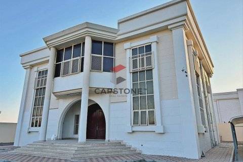 Al Markhaniya, Al Ain, UAE의 임대용 빌라 침실 5개, 223제곱미터 번호 604569 - 사진 1