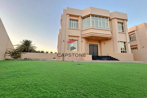Villa in affitto a Al Towayya, Al Ain, EAU 6 camere da letto, 585 mq. № 604570 - foto 1