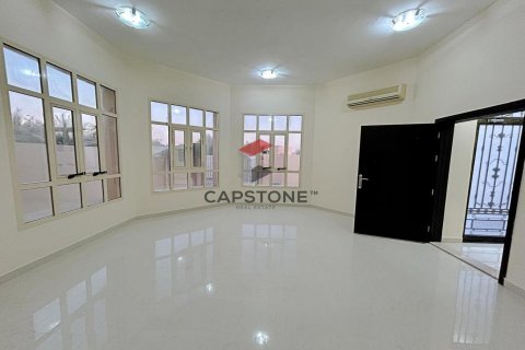 Villa in affitto a Al Towayya, Al Ain, EAU 6 camere da letto, 585 mq. № 604570 - foto 3