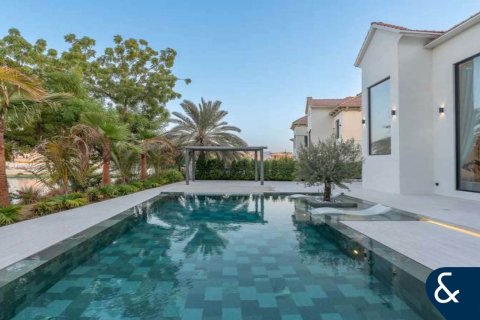 Vila v Jumeirah Islands, Dubai, SAE 4 spálne, 988 m2 č. 698239 - Fotografia 27