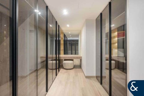 Vila v Jumeirah Islands, Dubai, SAE 4 spálne, 988 m2 č. 698239 - Fotografia 21