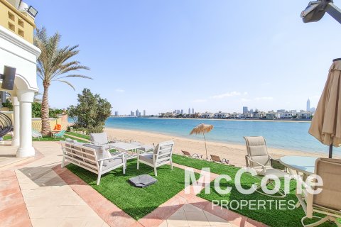 Vila v Palm Jumeirah, Dubai, SAE 4 ložnice, 677.54 m² Č.: 586879 - fotografie 1
