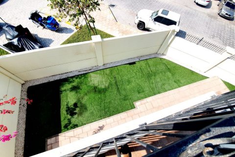 Commercial property in Al Salam Street, Abu Dhabi, UAE 7 bedrooms, 485 sq.m. № 594028 - photo 2