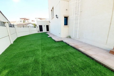 Commercial property in Al Salam Street, Abu Dhabi, UAE 7 bedrooms, 485 sq.m. № 594028 - photo 5