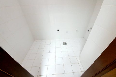Commercial property in Al Salam Street, Abu Dhabi, UAE 7 bedrooms, 485 sq.m. № 594028 - photo 17