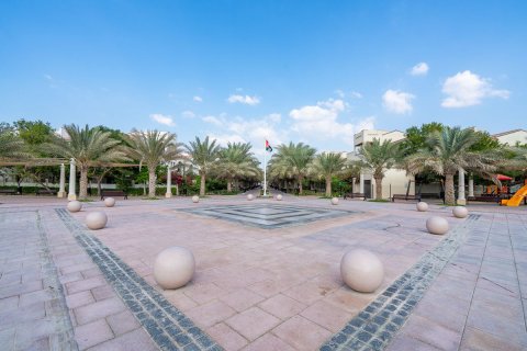 Commercial property in Al Salam Street, Abu Dhabi, UAE 7 bedrooms, 485 sq.m. № 594028 - photo 23