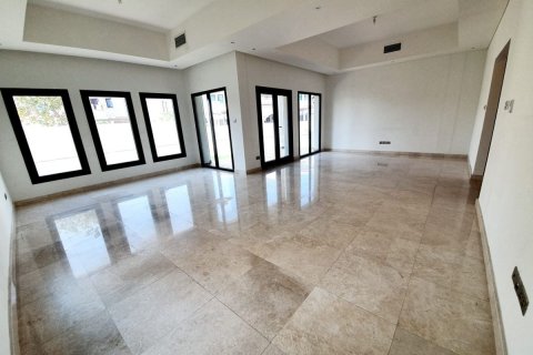 Commercial property in Al Salam Street, Abu Dhabi, UAE 7 bedrooms, 485 sq.m. № 594028 - photo 6
