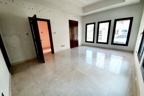 Commercial property in Al Salam Street, Abu Dhabi, UAE 7 bedrooms, 485 sq.m. № 594028 - photo 7
