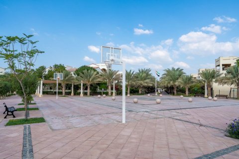Commercial property in Al Salam Street, Abu Dhabi, UAE 7 bedrooms, 485 sq.m. № 594028 - photo 22