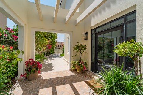 Willa na sprzedaż w Dubai Sports City, Dubai, ZEA 5 sypialnie, 448 mkw., nr 705388 - zdjęcie 2