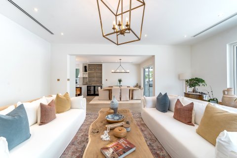 Willa na sprzedaż w Dubai Sports City, Dubai, ZEA 5 sypialnie, 448 mkw., nr 705388 - zdjęcie 9