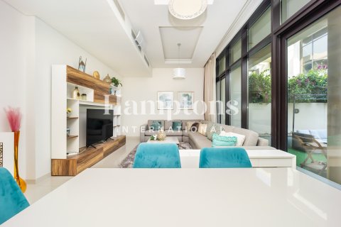 Casa urbana para arrendamento em DAMAC Hills (Akoya by DAMAC), Dubai, EAU 3 quartos, 252.88196600 m2 № 705451 - foto 3