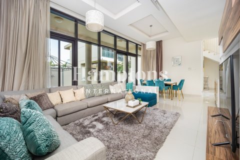 Casa urbana para arrendamento em DAMAC Hills (Akoya by DAMAC), Dubai, EAU 3 quartos, 252.88196600 m2 № 705451 - foto 1