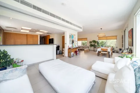 Villa i Jumeirah Park, Dubai, UAE 4 soveværelser, 455 kvm № 738005