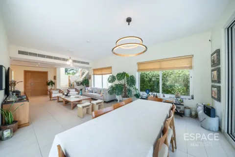 Müüa villa asukohaga Jumeirah Park, Dubai, AÜE: 4 magamistoaga, 455 m² Nr 738005 - pilt 3