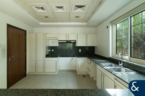 Villa in Jumeirah Islands, Dubai, UAE 4 bedrooms, 497 sq.m. № 666947 - photo 21