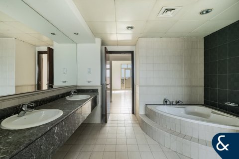 Villa in Jumeirah Islands, Dubai, UAE 4 bedrooms, 497 sq.m. № 666947 - photo 23