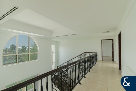 Villa in Jumeirah Islands, Dubai, UAE 4 bedrooms, 497 sq.m. № 666947 - photo 11