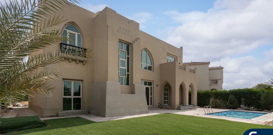 Villa in Jumeirah Islands, Dubai, UAE 4 bedrooms, 497 sq.m. № 666947