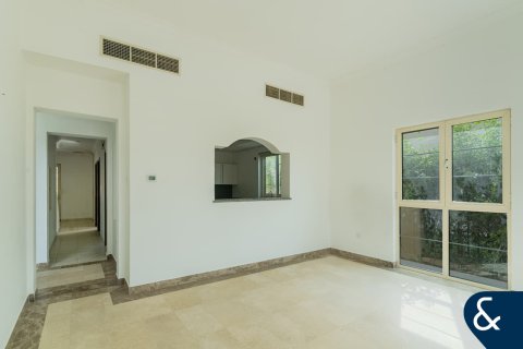 Villa in Jumeirah Islands, Dubai, UAE 4 bedrooms, 497 sq.m. № 666947 - photo 7