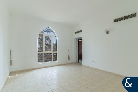 Villa in Jumeirah Islands, Dubai, UAE 4 bedrooms, 497 sq.m. № 666947 - photo 19