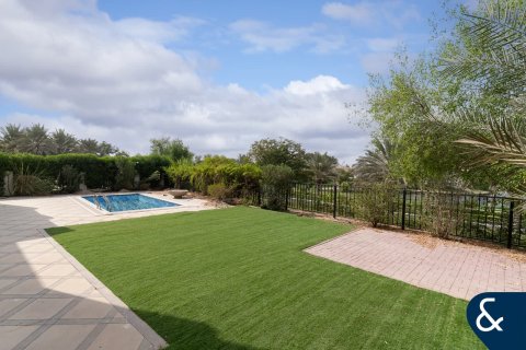 Villa in Jumeirah Islands, Dubai, UAE 4 bedrooms, 497 sq.m. № 666947 - photo 25