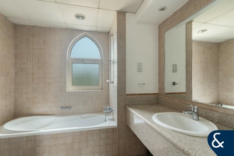 Villa in Jumeirah Islands, Dubai, UAE 4 bedrooms, 497 sq.m. № 666947 - photo 17