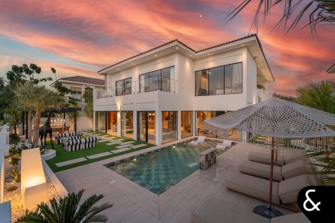 Huvila Jumeirah Golf Estates, Dubai, Arabiemiraatit 5 makuuhuonetta, 718 m2 № 688702