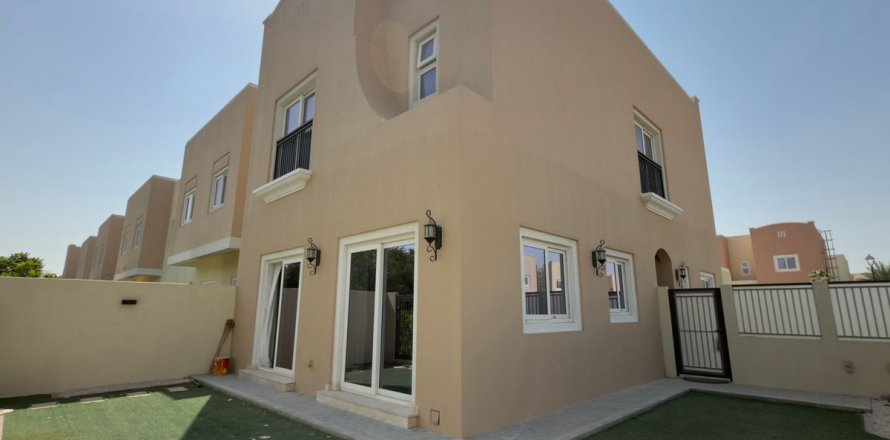 Shtëpi në qytet në Dubai, Emiratet e Bashkuara Arabe 4 dhoma gjumi, 248 m2. № 645805