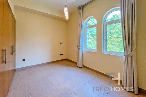 Vilă de închiriat în Jumeirah Park, Dubai, EAU 4 dormitoare, 386 mp.  №590257 - poză 3