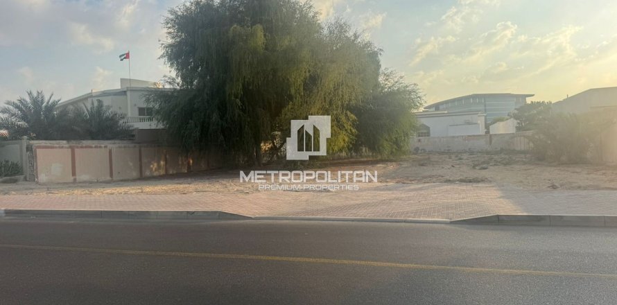 Terra em Al Twar, Dubai, EAU 1394 m2 № 663678