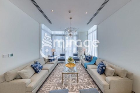Vilë në Abu Dhabi, Emiratet e Bashkuara Arabe 5 dhoma gjumi, 616.1 m2. № 579640 - Foto 2