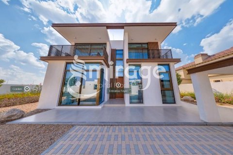 Vilë në Abu Dhabi, Emiratet e Bashkuara Arabe 5 dhoma gjumi, 616.1 m2. № 579642 - Foto 1