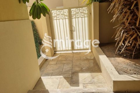 Townhouse di Al Raha Gardens, Abu Dhabi, UEA 3 kamar tidur, 199.9 m2 nomor 574382 - foto 1