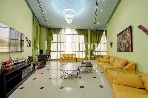 Villa te huur in Emirates Hills, Dubai, VAE 7 slaapkamers, 1723.71947491 vr.m., nr 716132 - foto 7