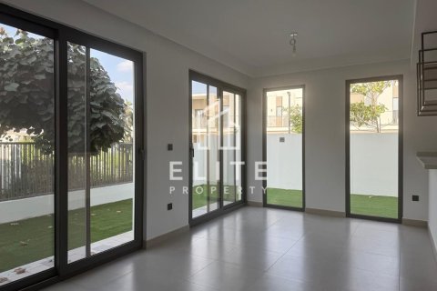 فيلا للإيجار في دبي، الإمارات العربية المتحدة 4 غرفة نوم ، رقم 681801 - صورة 2