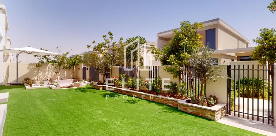 Tilal Al Ghaf、Dubai、UAEにあるヴィラ 4ベッドルーム No681802