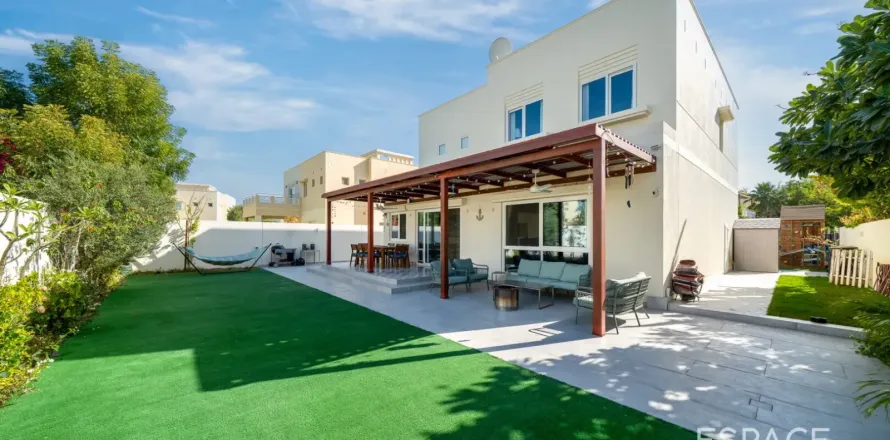 Villa asukohaga Meadows, Dubai, AÜE: 4 magamistoaga, 321 m² Nr 737999