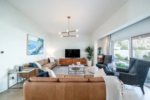 Müüa villa asukohaga Meadows, Dubai, AÜE: 4 magamistoaga, 321 m² Nr 737999 - pilt 3