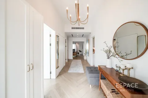Müüa villa asukohaga Meadows, Dubai, AÜE: 4 magamistoaga, 321 m² Nr 737999 - pilt 2