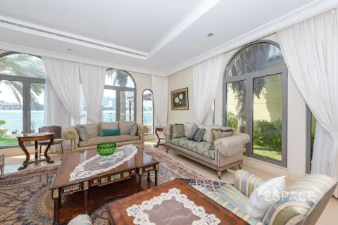 Vila u gradu Palm Jumeirah, Dubai, UAE 6 spavaće sobe, 650 m2 Br. 737997 - Slika 2