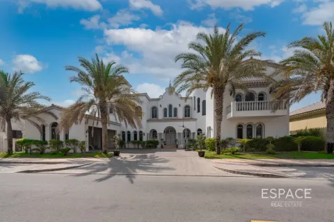 Villa in Palm Jumeirah, Dubai, UAE 6 bedrooms, 650 sq.m. № 737997