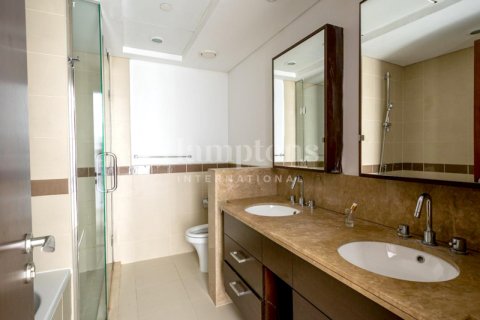 Apartemen di Downtown Dubai (Downtown Burj Dubai), UEA 2 kamar tidur, 114.32085762 m2 nomor 651188 - foto 4