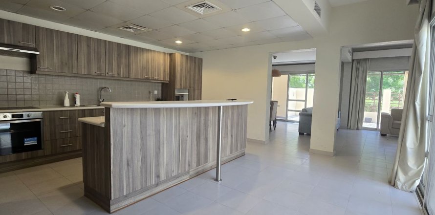 Таунхаус в Рас-эль-Хайма, ОАЕ 3 спальні, 302м2 № 735150