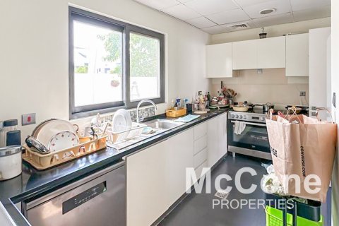 Vilë në Dubai, Emiratet e Bashkuara Arabe 6 dhoma gjumi, 330.92 m2. № 587042 - Foto 3