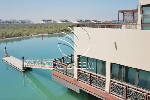 Villa in Al Gurm, Abu Dhabi, UAE 5 bedrooms, 1951 sq.m. № 615594 - photo 2