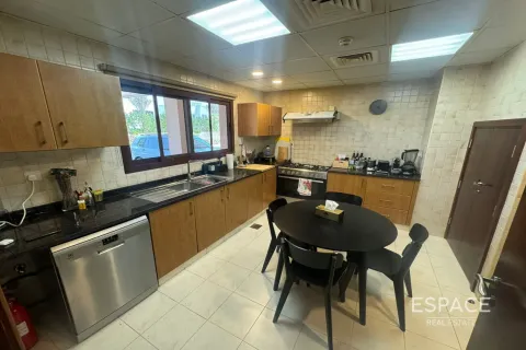 Townhouse de închiriat în Jumeirah Islands, Dubai, EAU 4 dormitoare, 337 mp.  №650153 - poză 12
