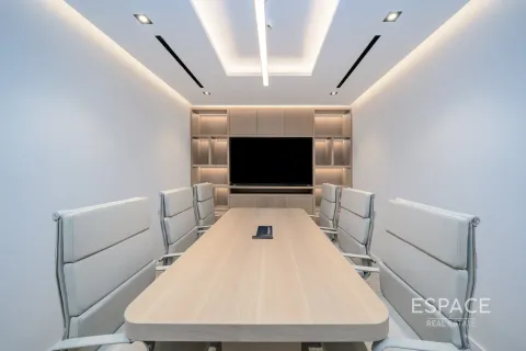 Office in Jumeirah Lake Towers, Dubai, UAE 117 sq.m. № 650154 - photo 2