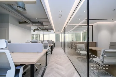 Office in Jumeirah Lake Towers, Dubai, UAE 117 sq.m. № 650154 - photo 18